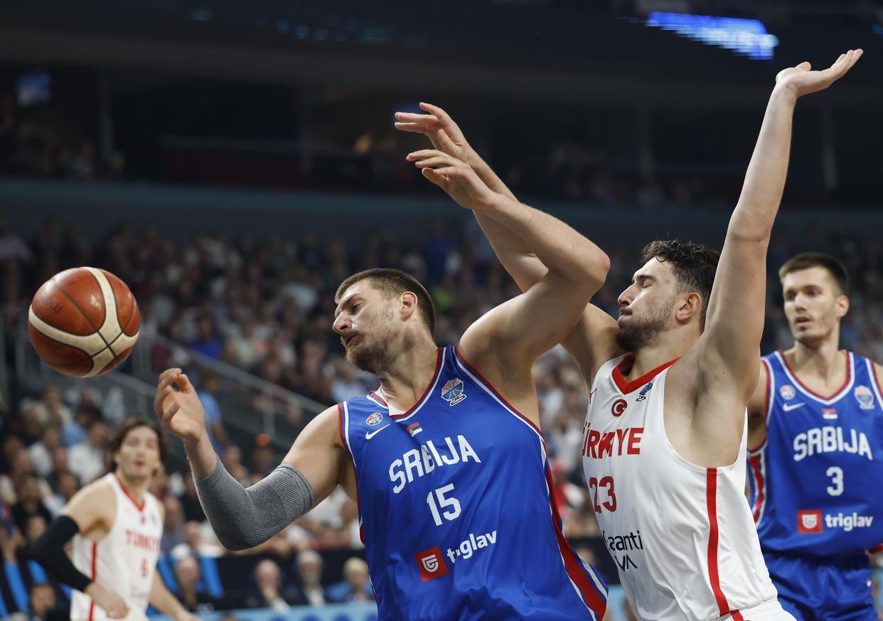 开云APP-年薪5200万！火箭队重金打造一流5号位，放弃2中锋，实力不降反升