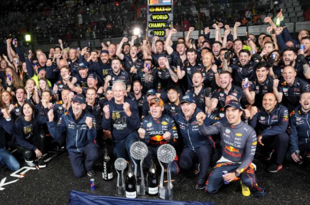 开云APP-维斯塔潘何以加冕双冠王①：与RB18赛车“完美融合”