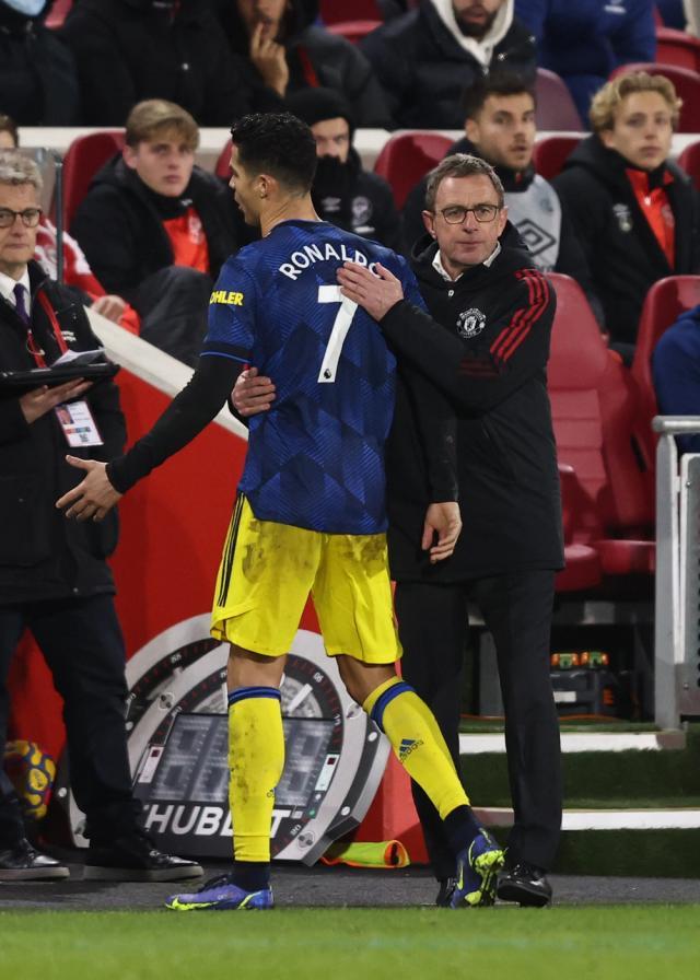 开云体育-卡拉格劝曼联今夏打发C罗走 他妨碍曼联整体进步